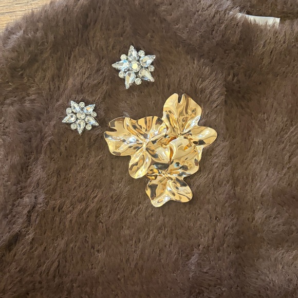 ZARA FAUX FUR KNIT SWEATER WITH BROOCHES - Picture 2 of 4
